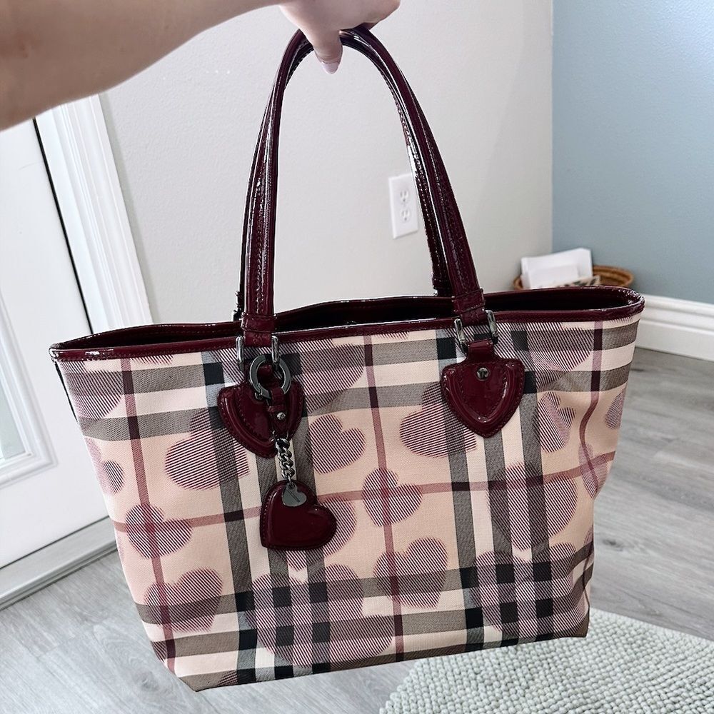 Burberry Nova Heart Check Large Tote Purse limited edition